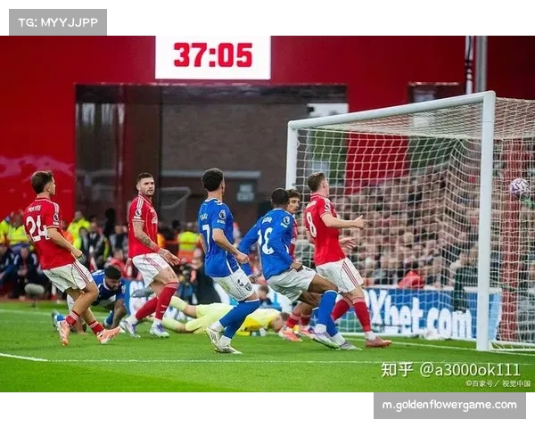 门兴半场难敌拜仁猛攻，卡斯特罗普染红下场影响比赛走势